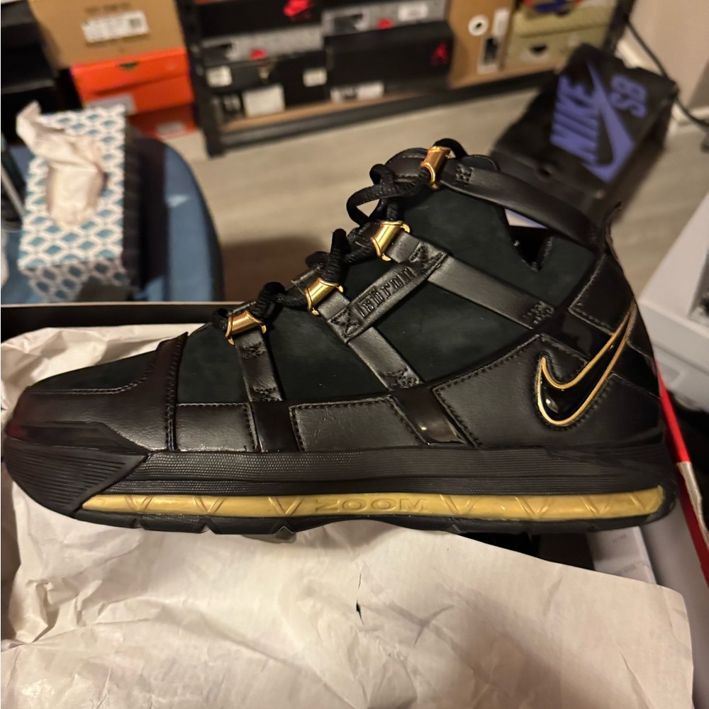 Nike Men's LeBron 3 retro Black and Gold Zoom Sneakers